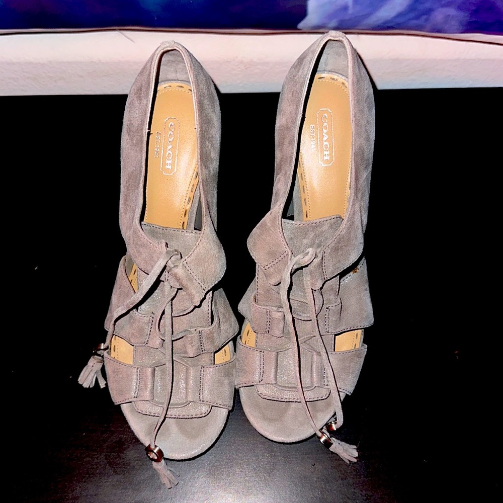 Like New Coach Teagan Gray Suede Peep Toe Platform Heels RARE SIZE